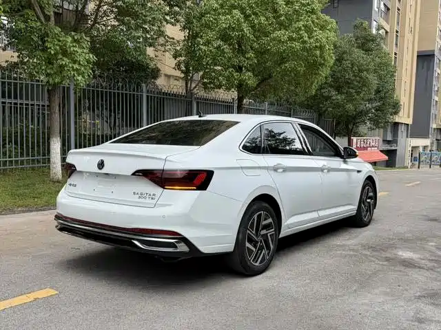 Фото 5 - Volkswagen Sagitar