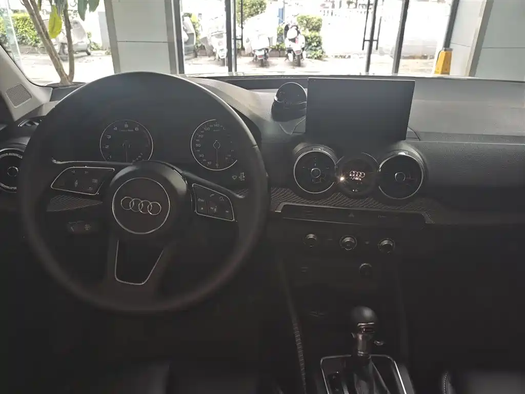 Audi Q2L 2018 35 TFSI Launch Exclusive Edition China VI фото 13