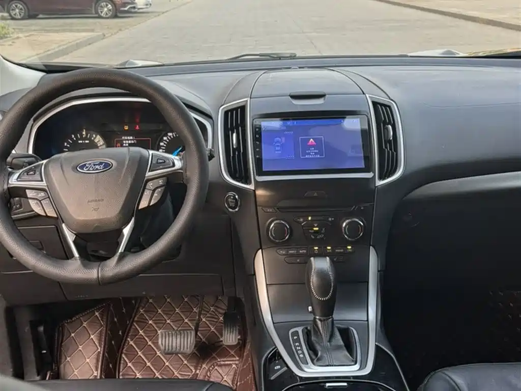 Photo 9 - Ford Edge