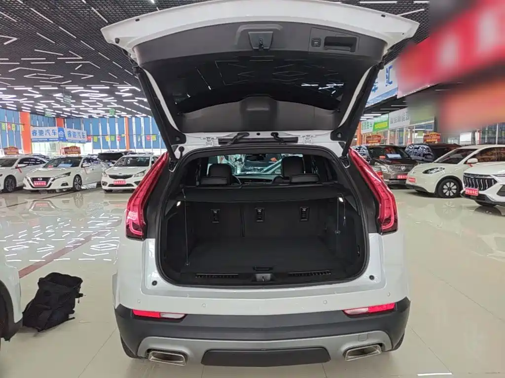 Фото 19 - Cadillac XT4