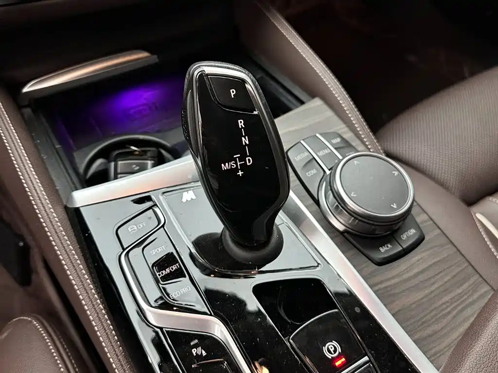 BMW 5 Series 2023 530Li Premium Luxury Package фото 16