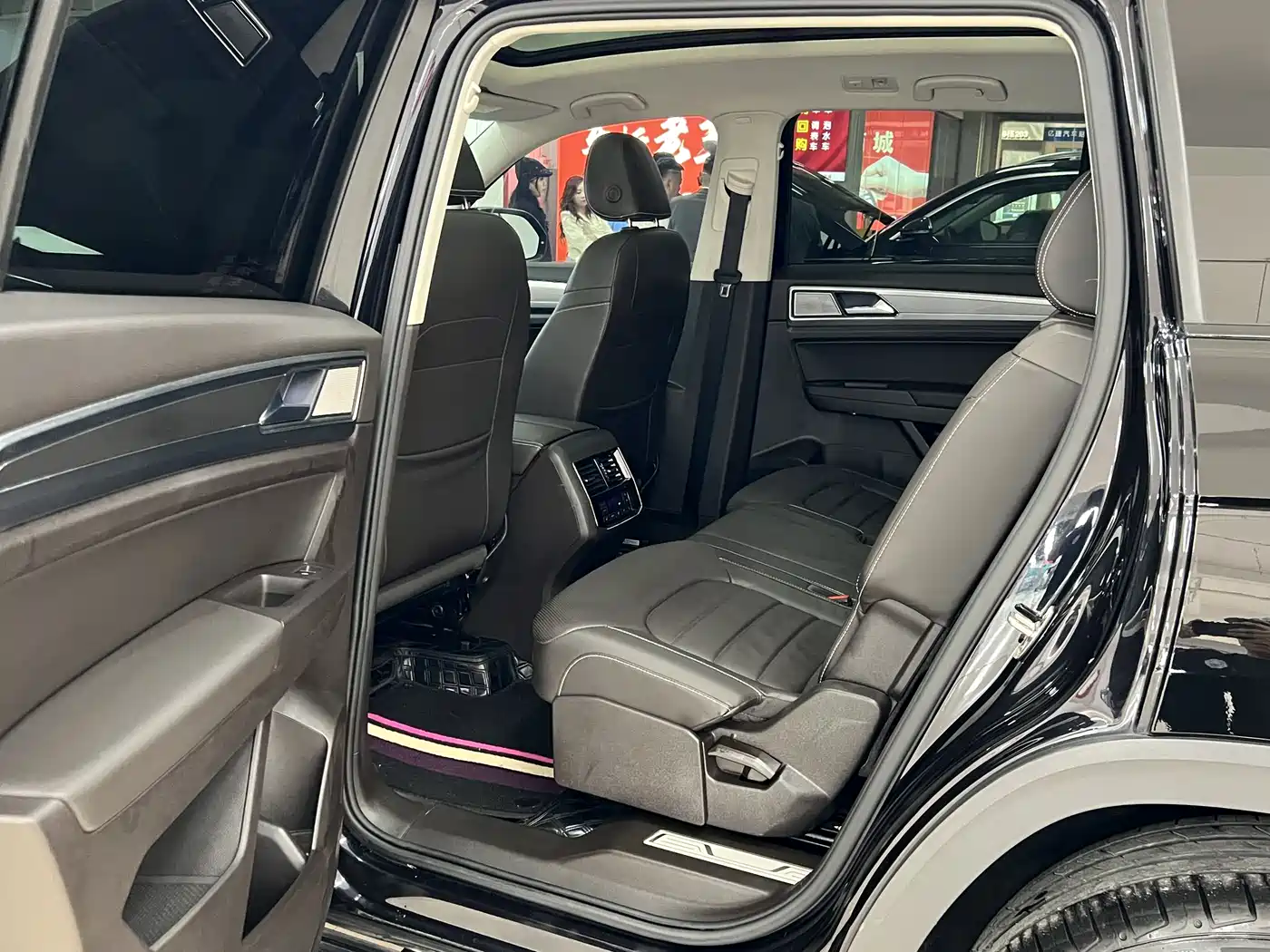 Volkswagen Teramont 2019 380TSI 4WD Luxury Edition China VI фото 13