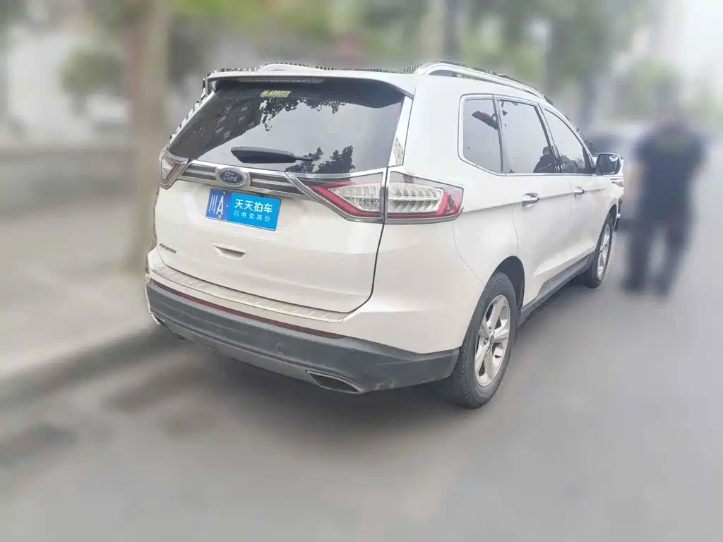 Фото 2 - Ford Edge