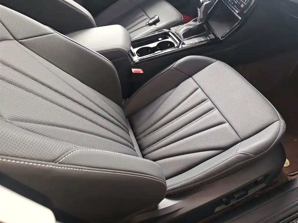 Volkswagen Passat 2025 Outstanding 380TSI Dragon Soaring Edition фото 25