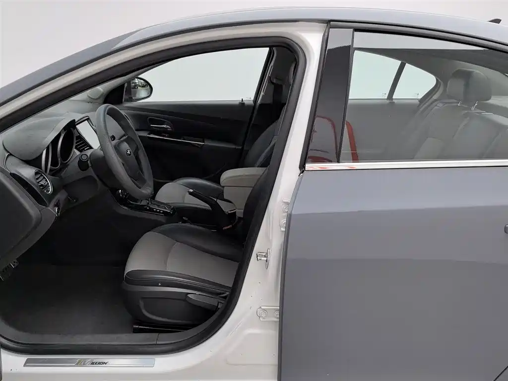 Chevrolet Cruze 2014 1.6L SL Million Commemorative Edition AT фото 10