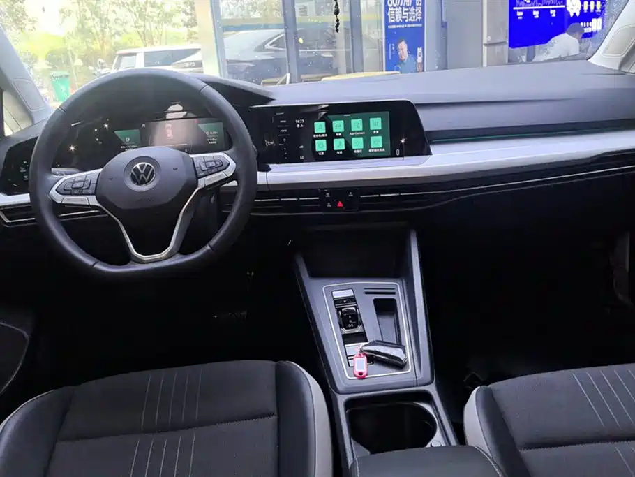 Volkswagen Golf 2023 Facelift 280TSI DSG Pro фото 12