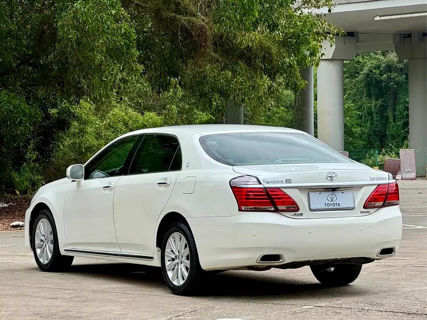 Toyota Crown 2012 2.5L Royal Leather Edition фото 24