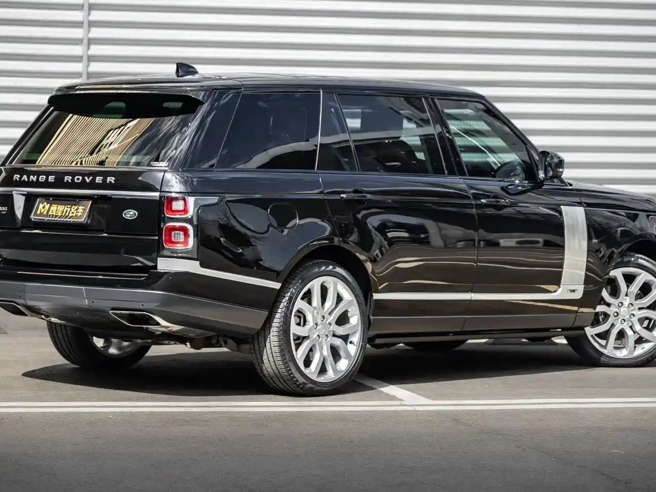 Land Rover Range Rover 2022 3.0 L6 400PS Heritage Extended Classic Edition фото 5