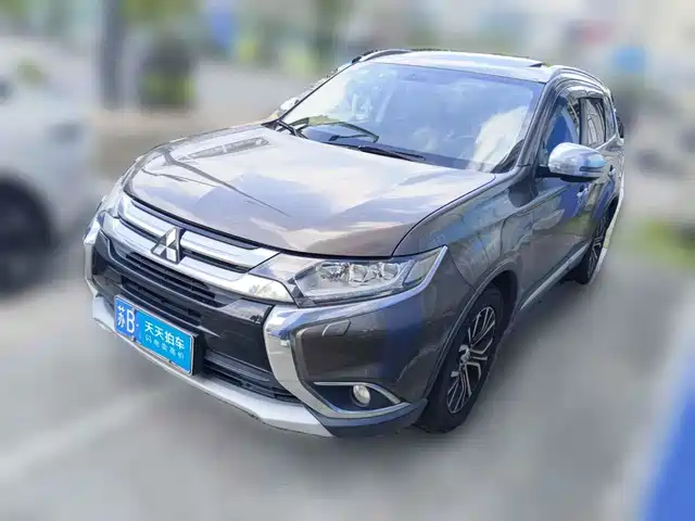 Mitsubishi Outlander (Import) 2016 2.4L 4WD Elite 5-seater — фото 1