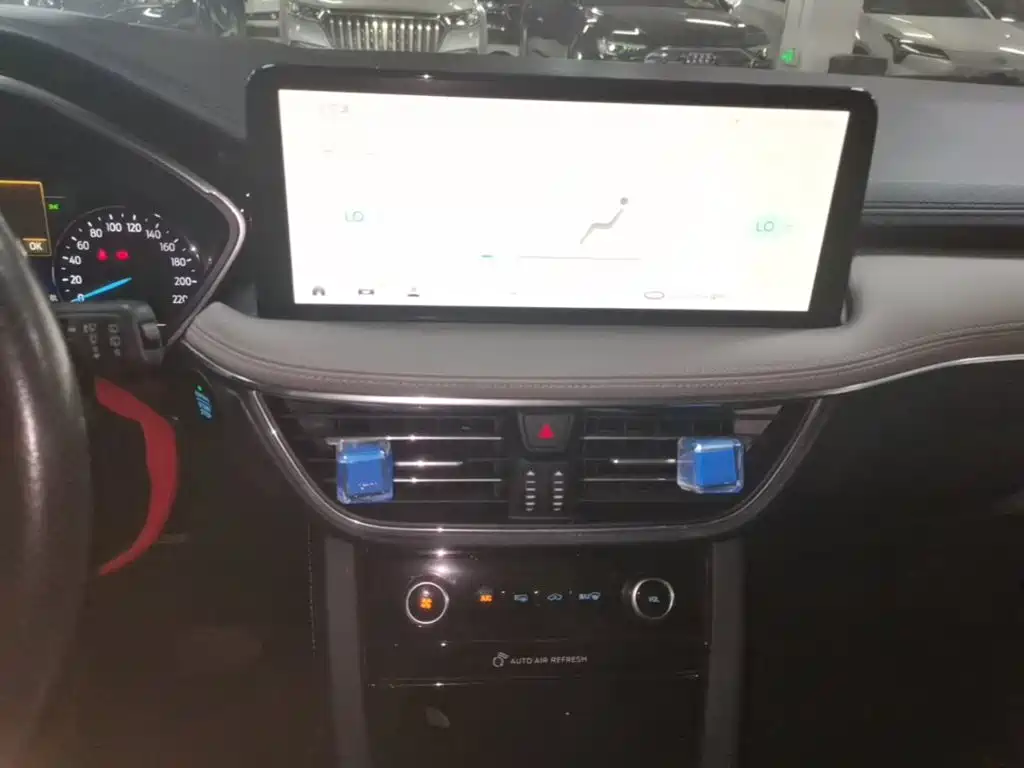 Photo 7 - Ford Escape