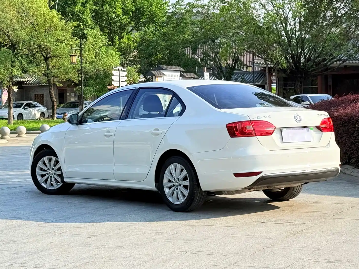 Volkswagen Sagitar 2014 1.6L Automatic Comfort фото 6