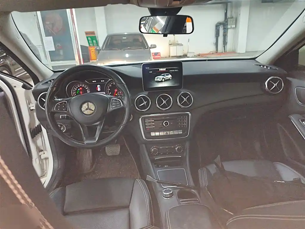 Mercedes-Benz GLA 2017 GLA 200 Dynamic фото 10