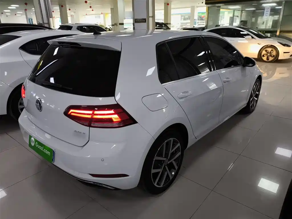 Volkswagen Golf 2020 Beloved Edition 280TSI DSG Comfort фото 5