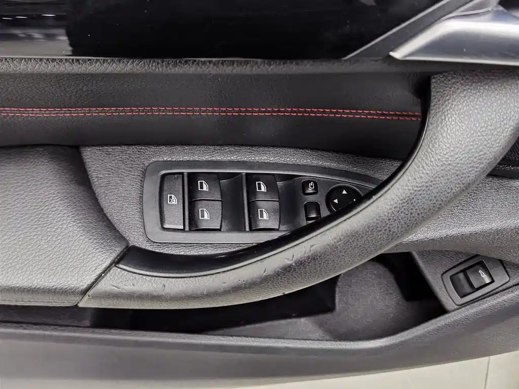 BMW X1 2016 sDrive20Li Luxury Model фото 9