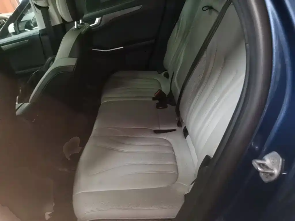 Photo 10 - Ford Escape