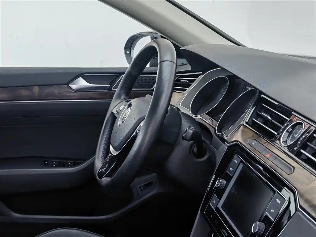 Volkswagen Magotan 2018 Facelift 330TSI DSG Luxury фото 22