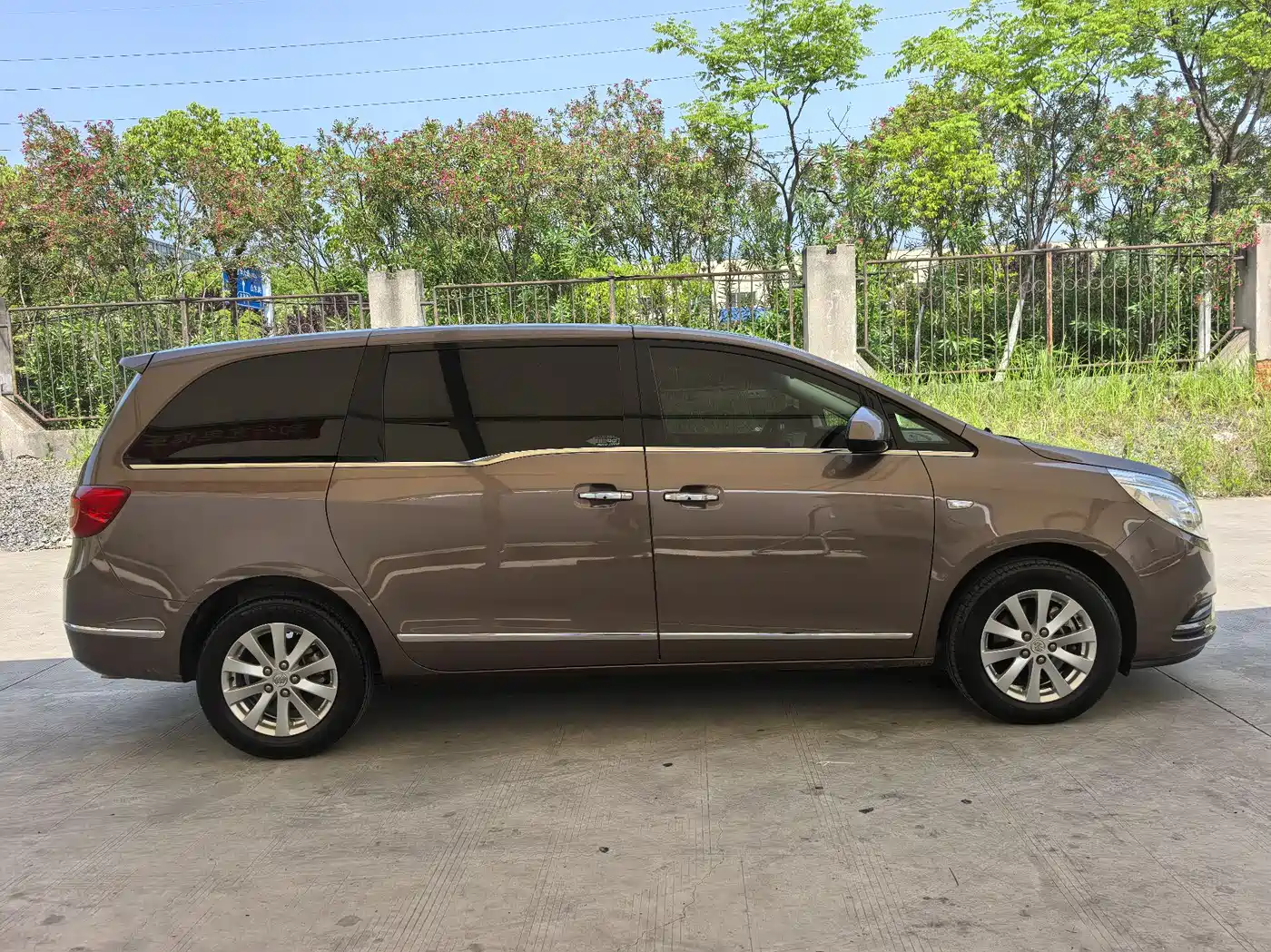 Buick GL8 2018 28T Luxury Model China VI фото 4