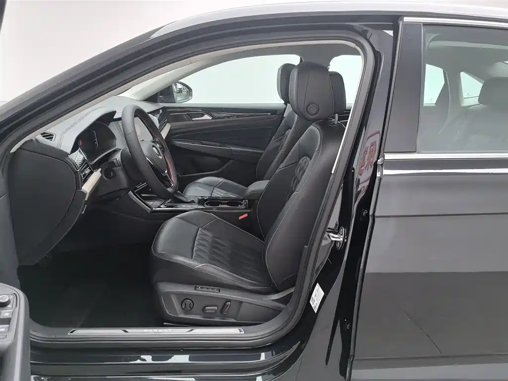 Volkswagen Passat 2021 Model 330TSI Luxury Edition фото 10