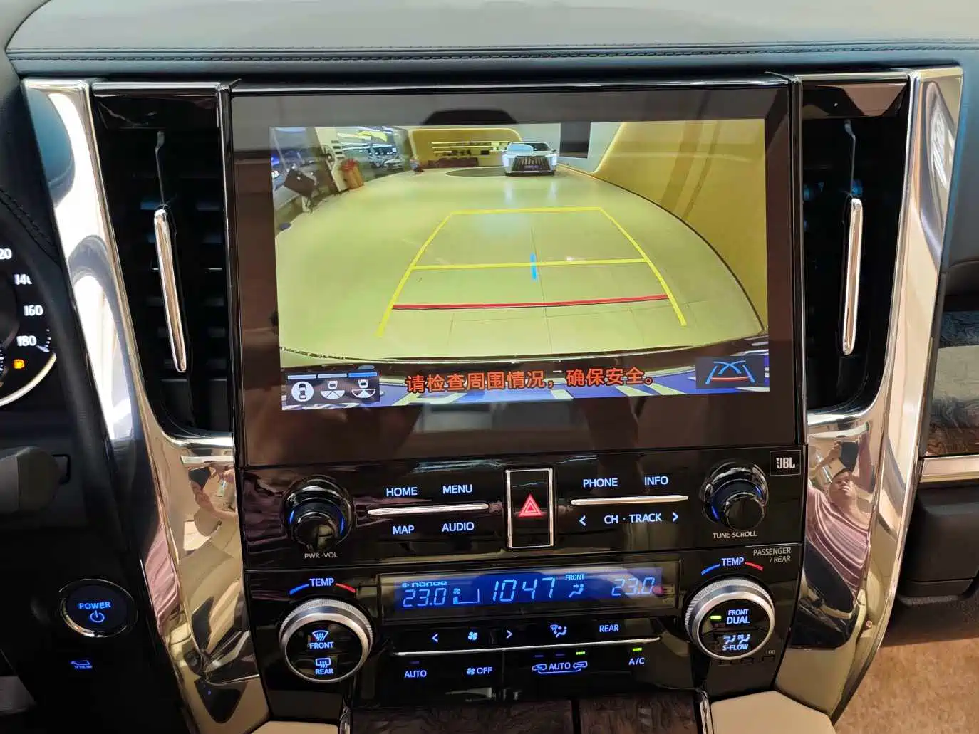 Toyota Alphard 2021 Hybrid 2.5L Premium фото 18