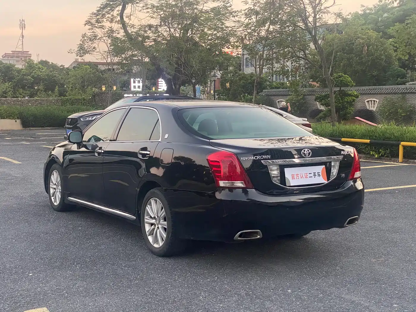 Toyota Crown 2010 2.5L Royal Leather Edition фото 5