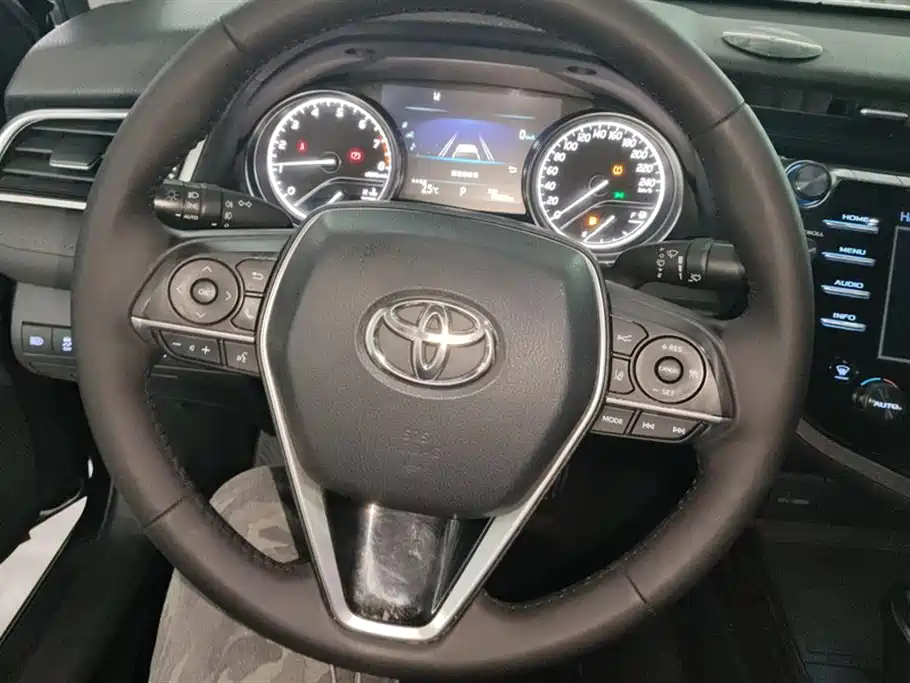 Toyota Camry 2018 2.5G Luxury Edition фото 15