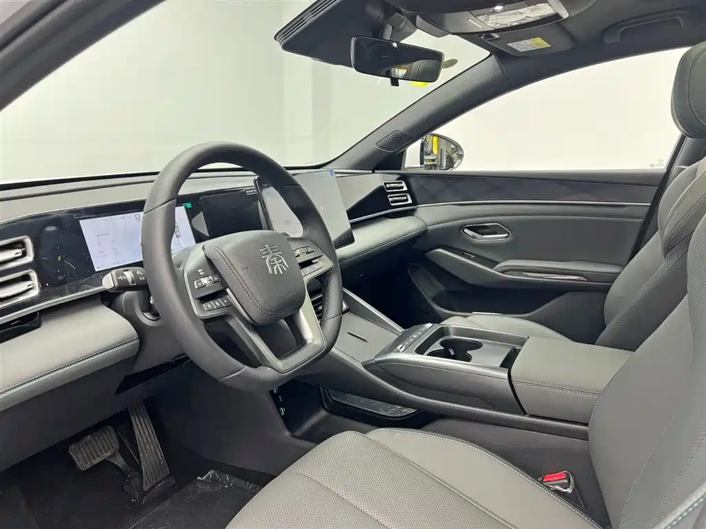 BYD Qin L 2026 Model DM-i 210KM Superior Edition фото 13