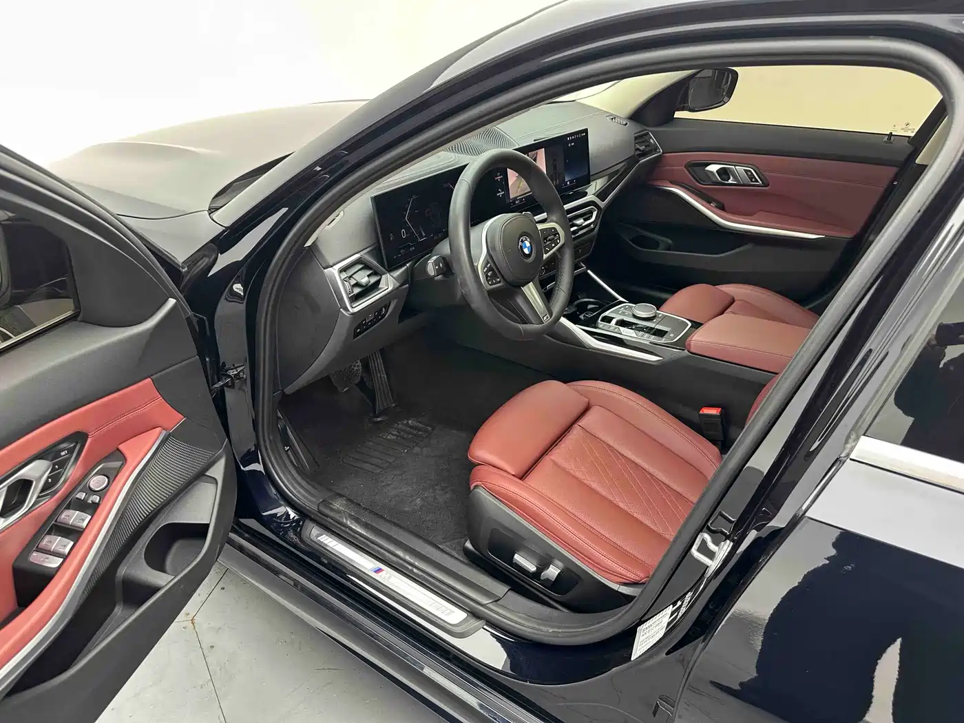 BMW 3 Series 2023 320Li M Sport Package фото 8