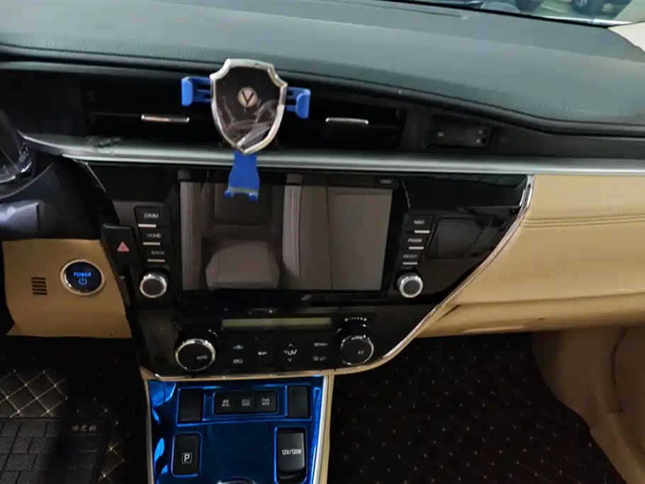 Toyota Corolla 2016 Dual Hybrid 1.8L E-CVT Elite Edition фото 13