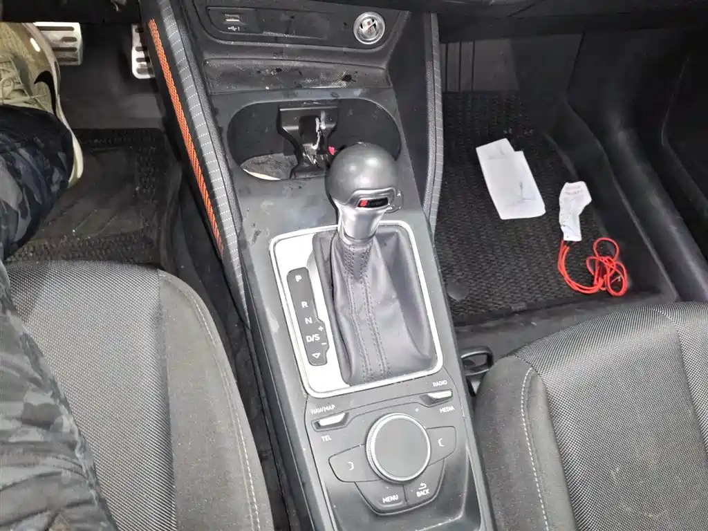 Audi Q2L 2018 35 TFSI Launch Exclusive Edition China VI фото 14