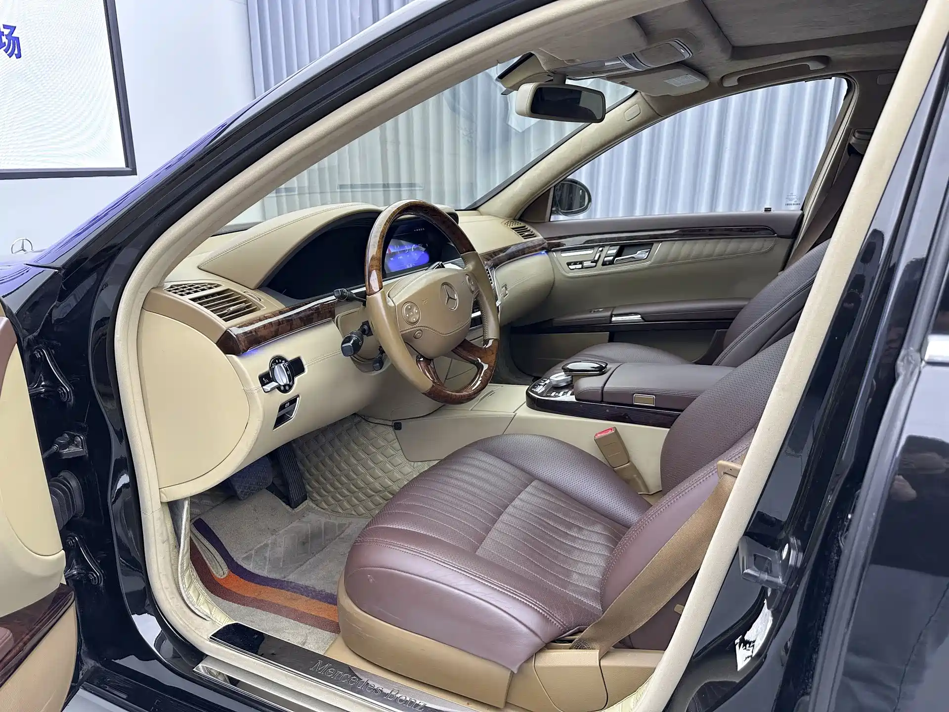 Photo 18 - Mercedes-Benz S-Class