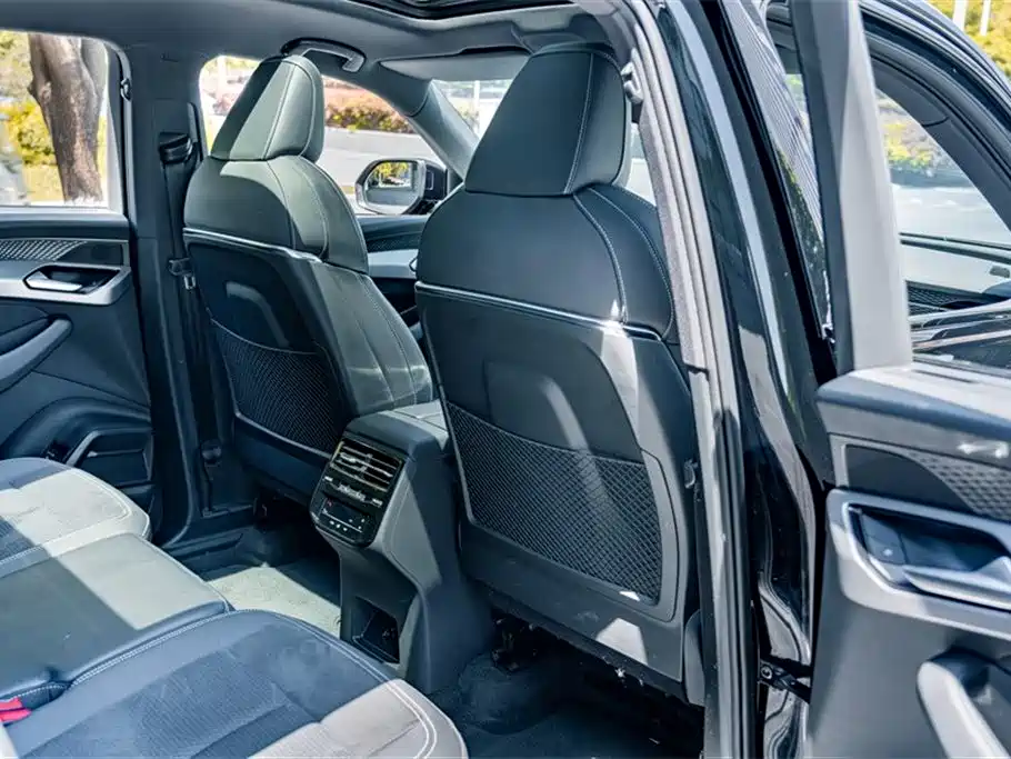 Audi Q6 2023 45 TFSI quattro Uniform Clouds Flying Rider Package фото 20