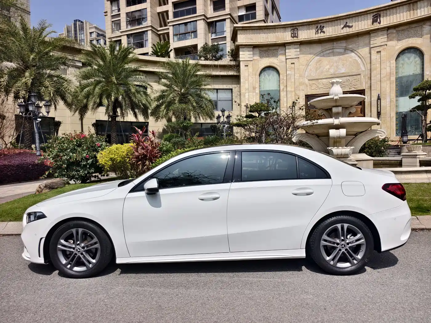 Mercedes-Benz A-Class 2020 Facelift A 180 L Sport Sedan фото 4