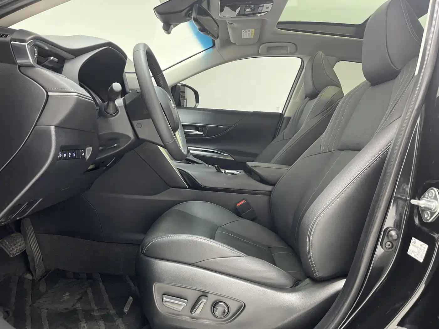 Toyota Lingfang HARRIER 2022 2.0L CVT 2WD Premium Edition фото 30