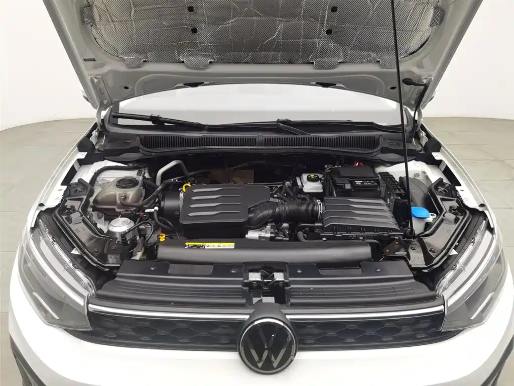 Volkswagen Lavida 2023 XRUI 1.5L Manual New Comfort Edition фото 6