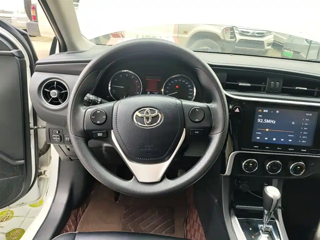Toyota Corolla 2017 Facelift 1.2T S-CVT GL-i фото 11