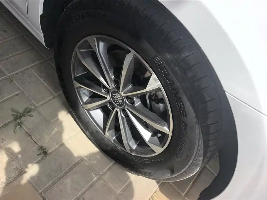 BYD Qin PLUS 2024 Glory Edition DM-i 55KM Leading фото 6
