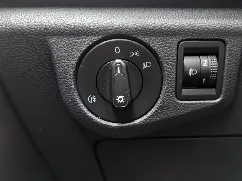 Volkswagen Bora 2020 1.5L Manual Fashion фото 21