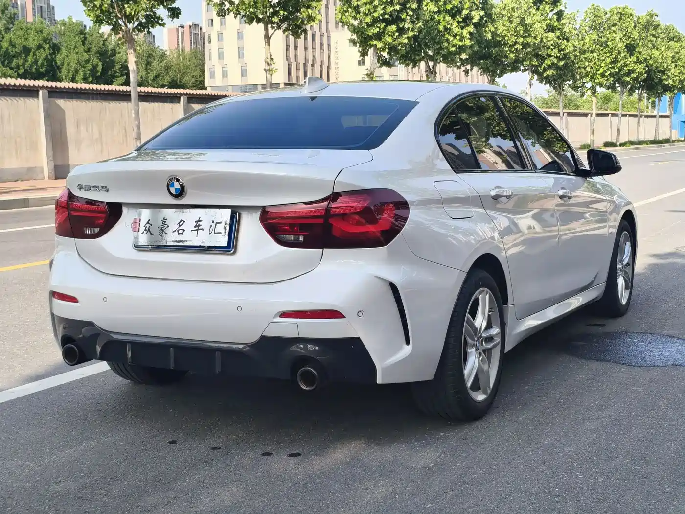 BMW 1-SERIES