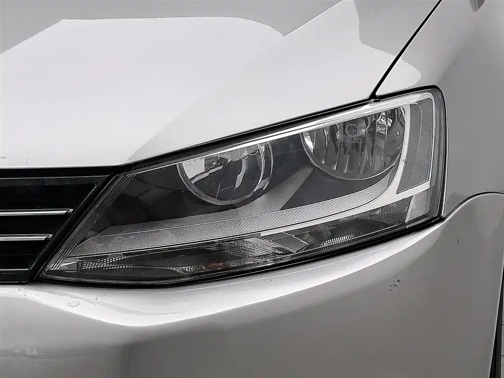 Volkswagen Sagitar 2012 1.6L Automatic Comfort Type фото 7