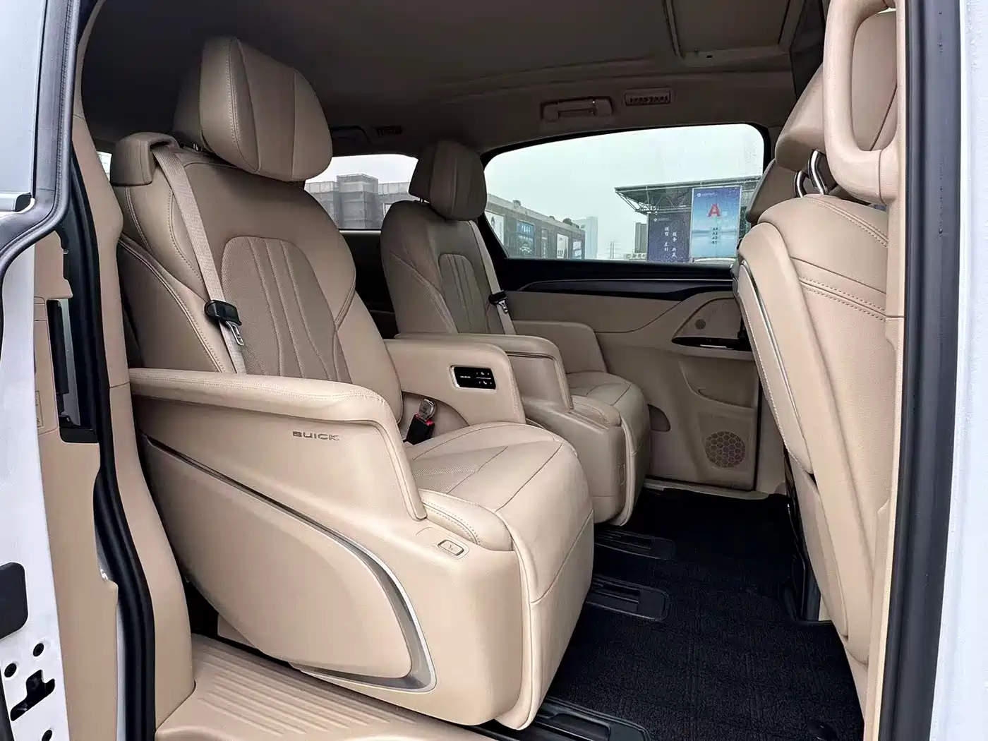 BUICK GL8 NEW ENERGY