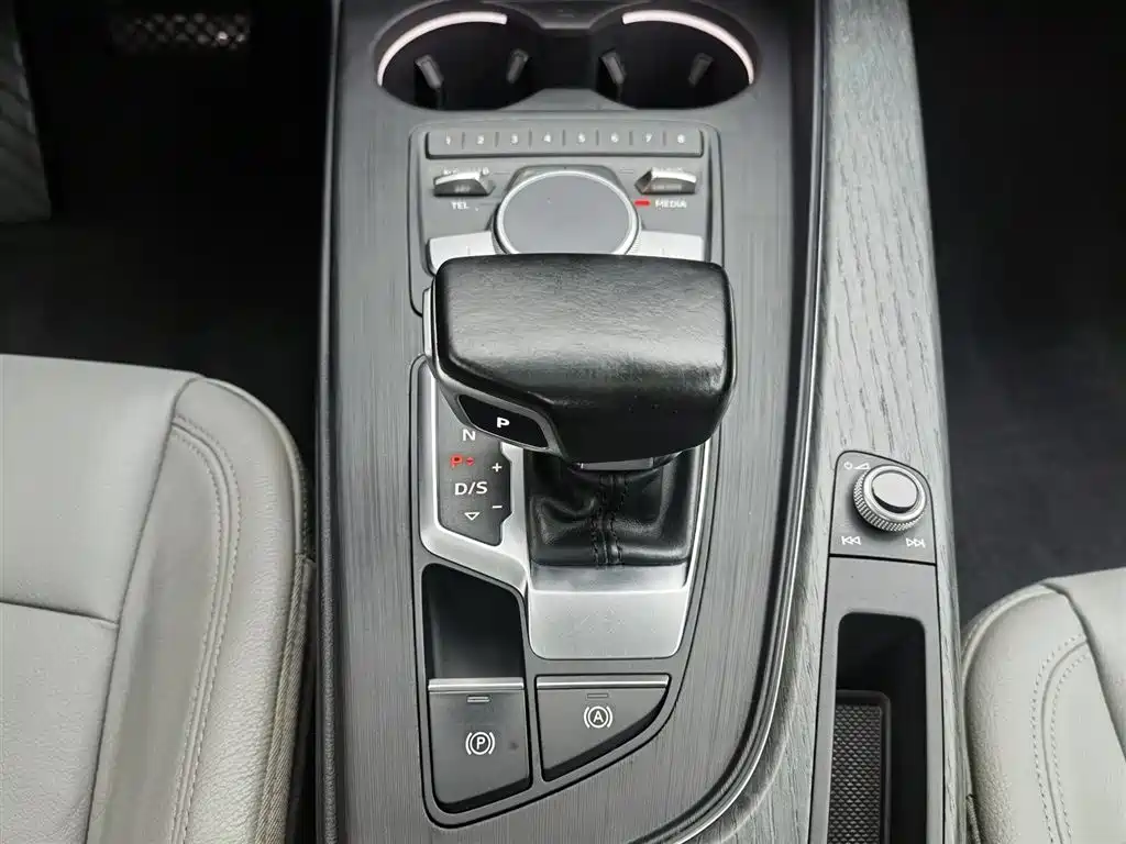 Audi A4L 2017 40 TFSI Style Edition фото 13