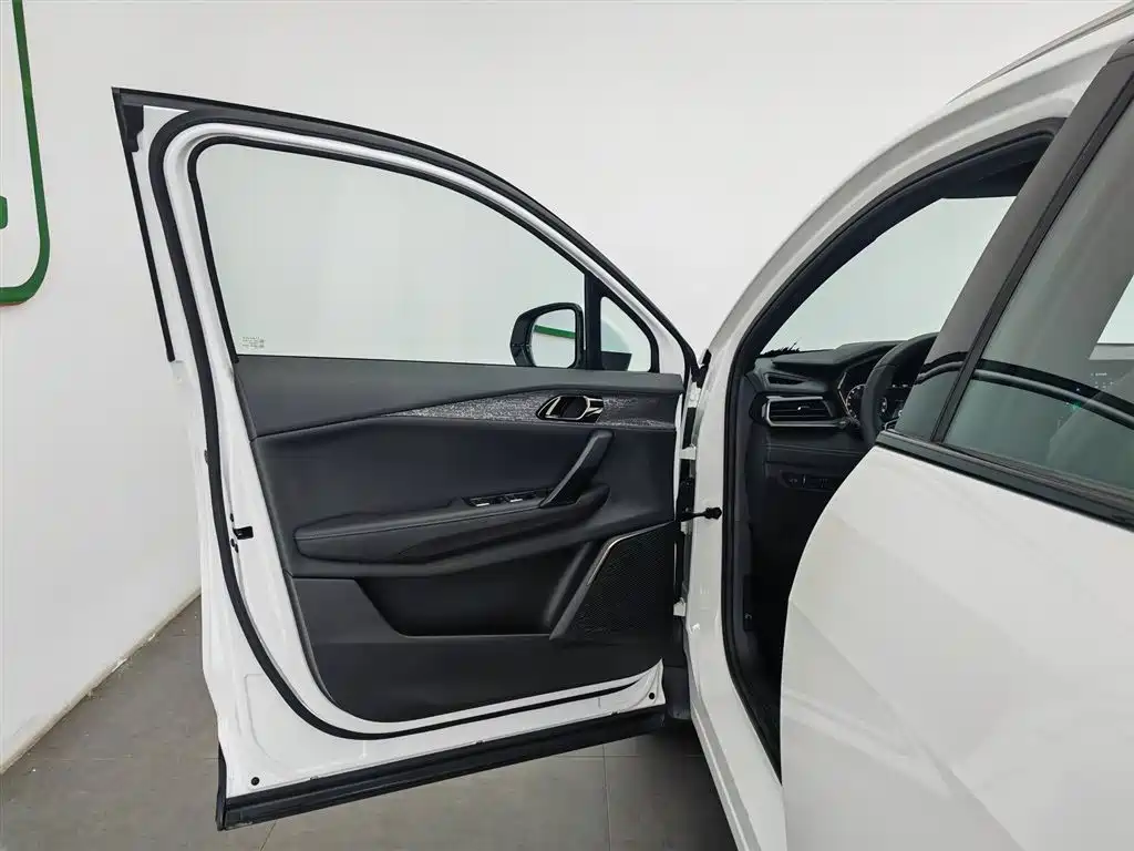 Lynk & Co 06 2023 Remix 1.5T Power Pro фото 8