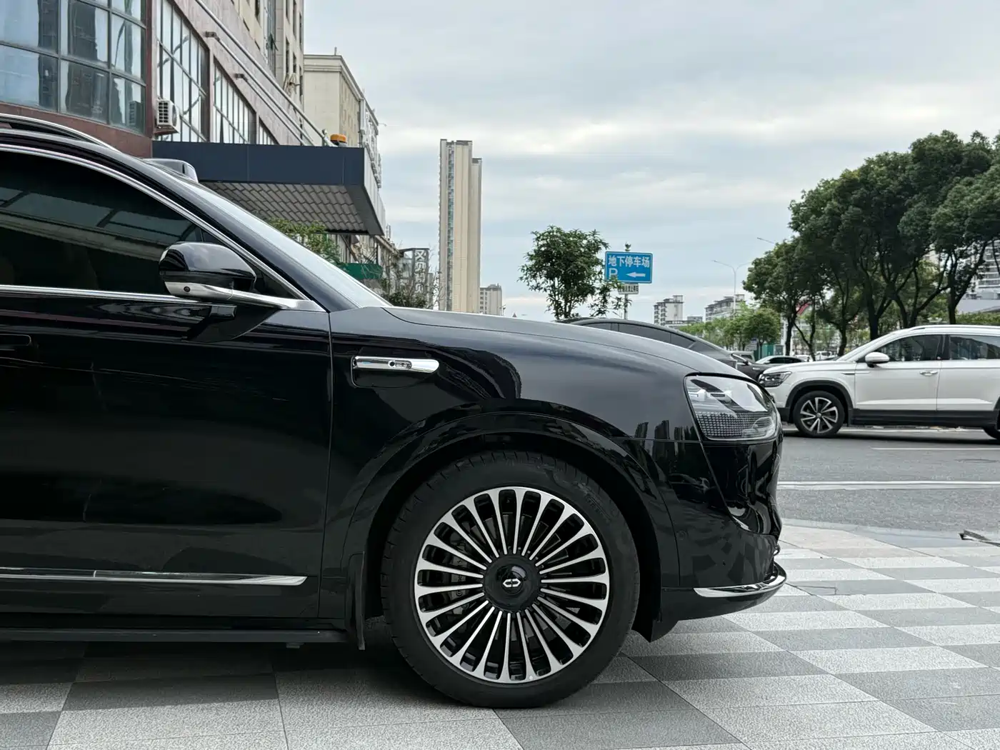 AITO Wenjie AITO M9 2024 Model Extended Range Ultra Edition 52kWh 5-Seater фото 3