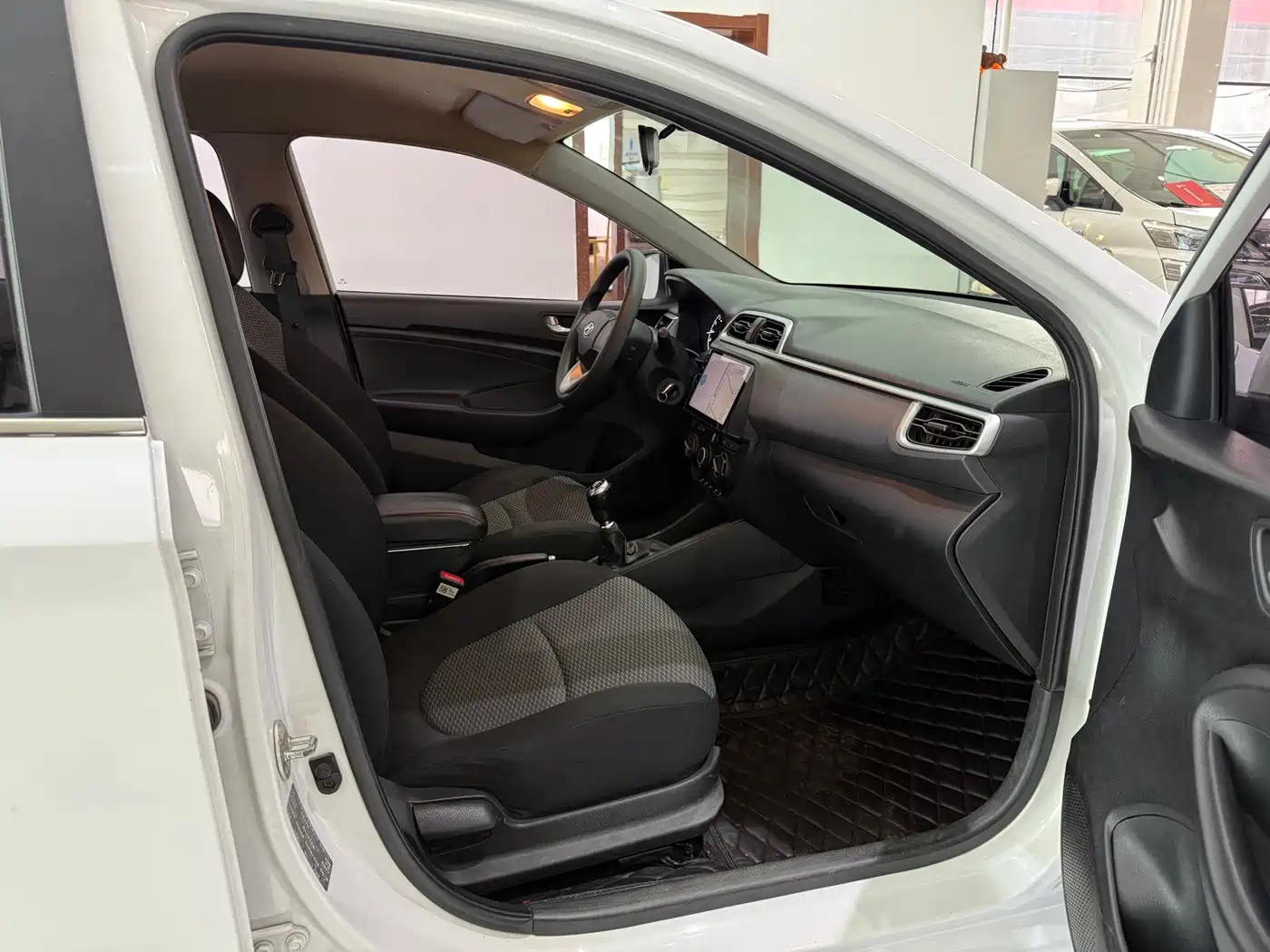 Hyundai Verna 2017 1.4L Manual Color Edition (China V) фото 8