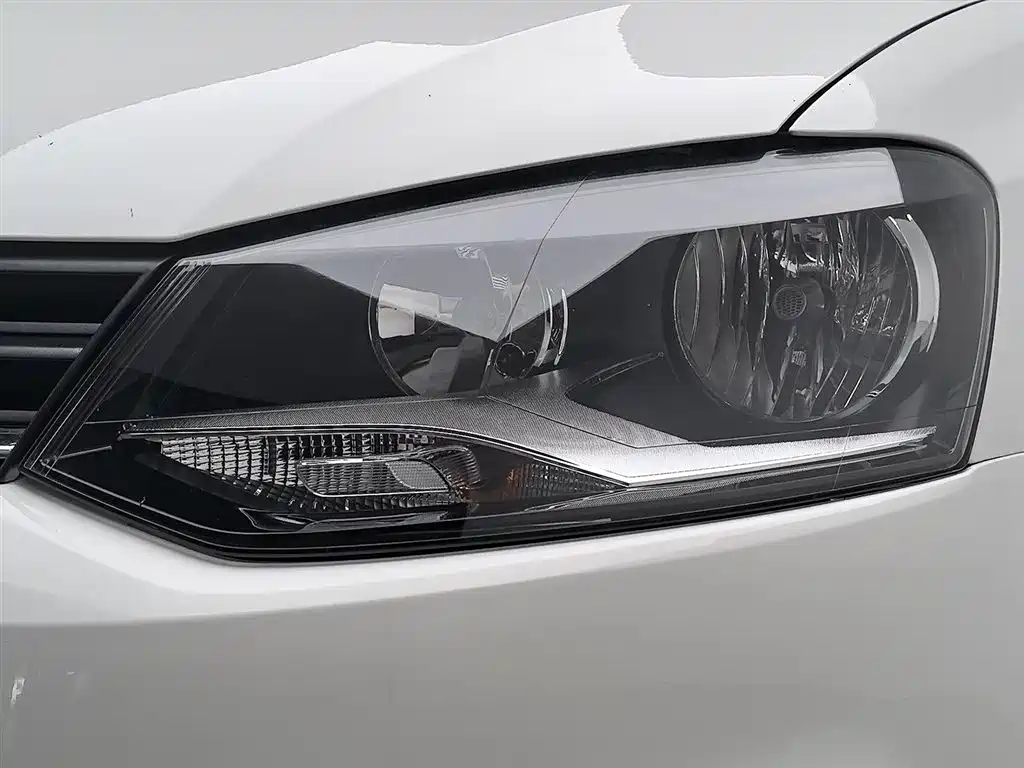 Volkswagen Polo 2016 1.4L Automatic Trend фото 7