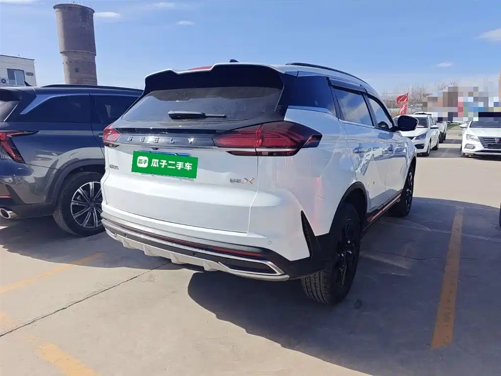 Фото 7 - Geely Atlas