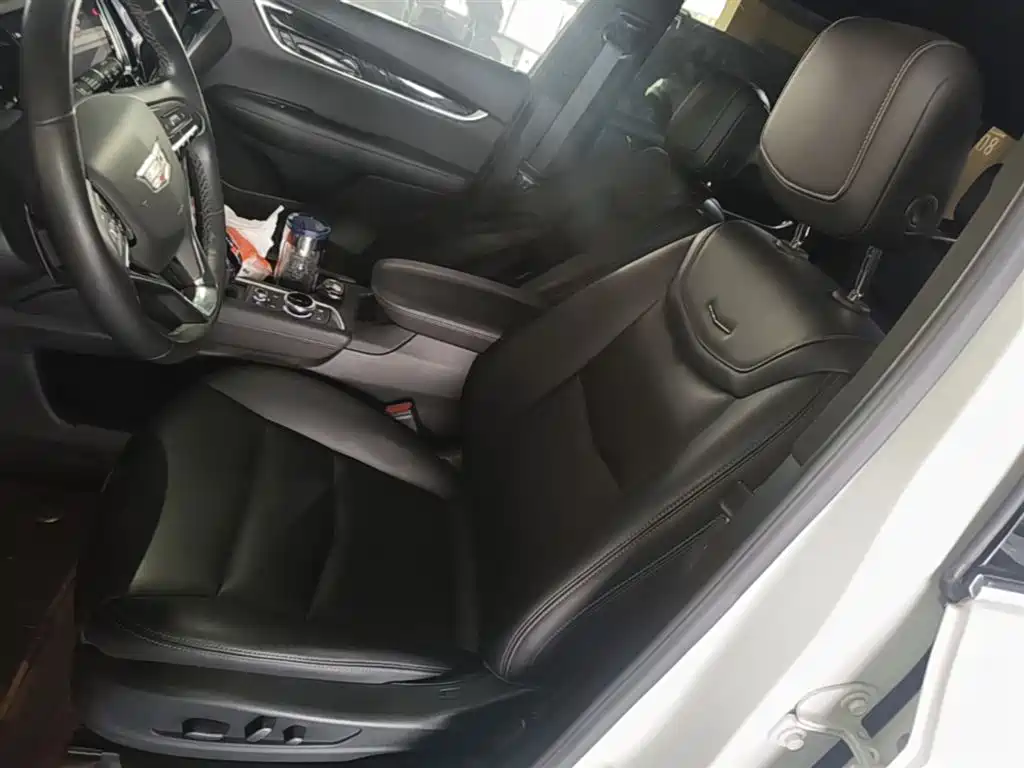 Cadillac XT6 2022 2.0T 7-Seater 2WD Luxury Edition фото 15