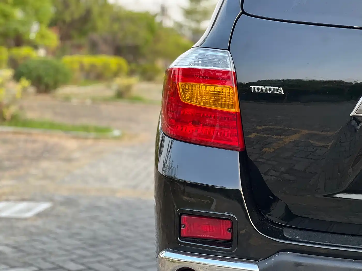 Toyota Highlander 2011 2.7L 2WD 7-seat Luxury Navigation фото 31