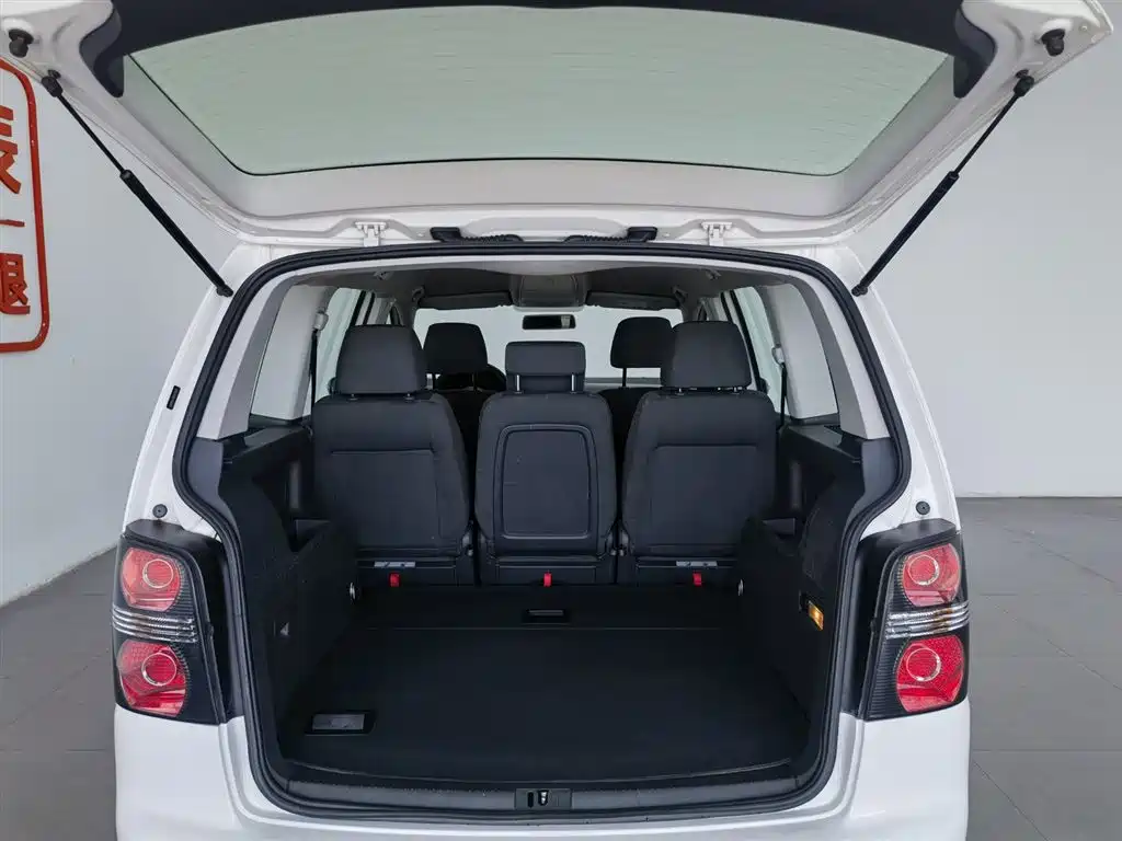 Volkswagen Touran 2015 1.4T Manual Trend Edition 5-seater фото 16