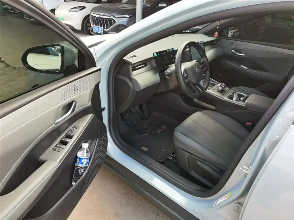 BYD Qin PLUS 2025 DM-i Smart Drive 55KM Leader фото 16